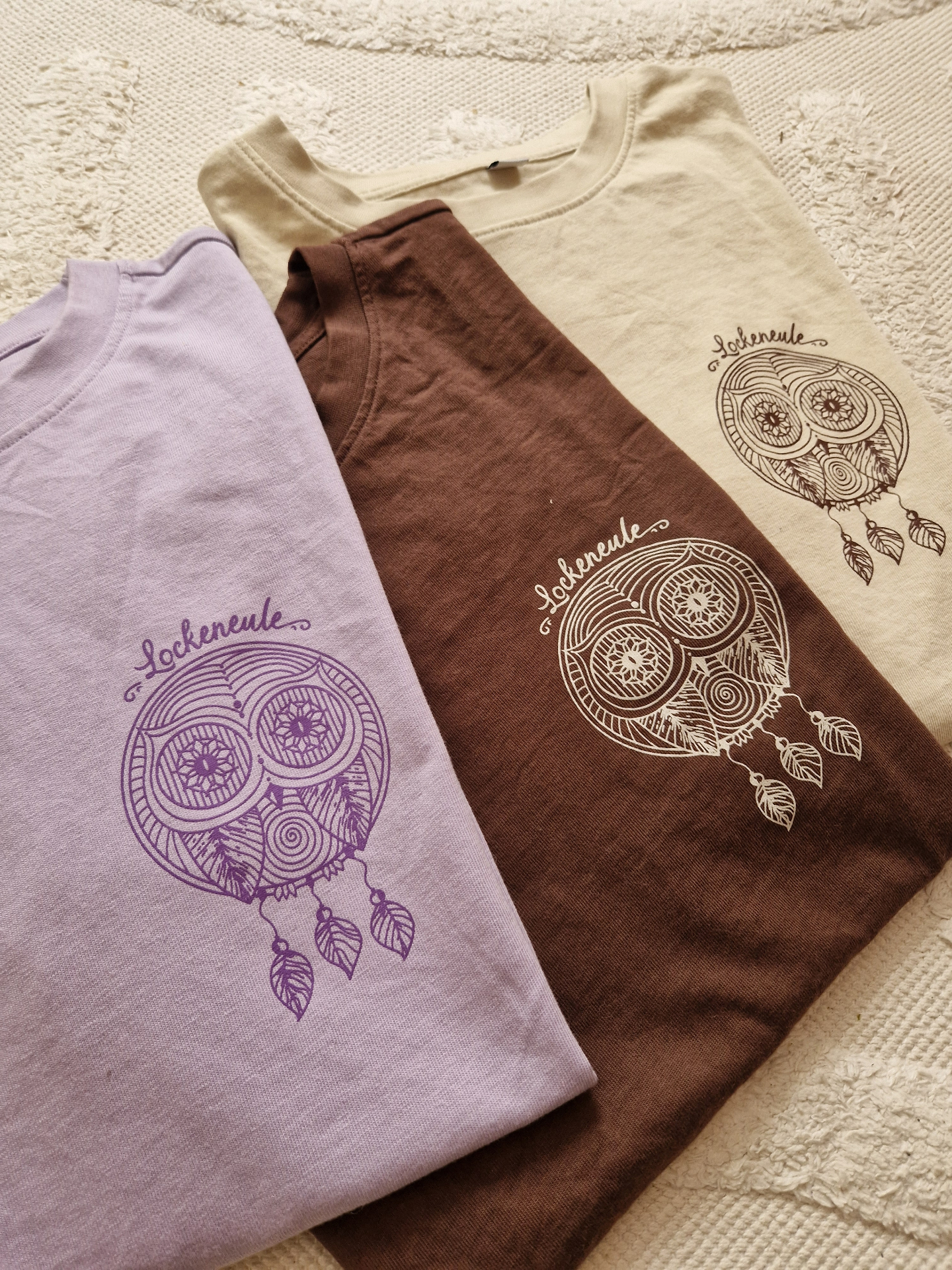 T-Shirt von Lockeneule mit Eulen-Mandala-Motiv